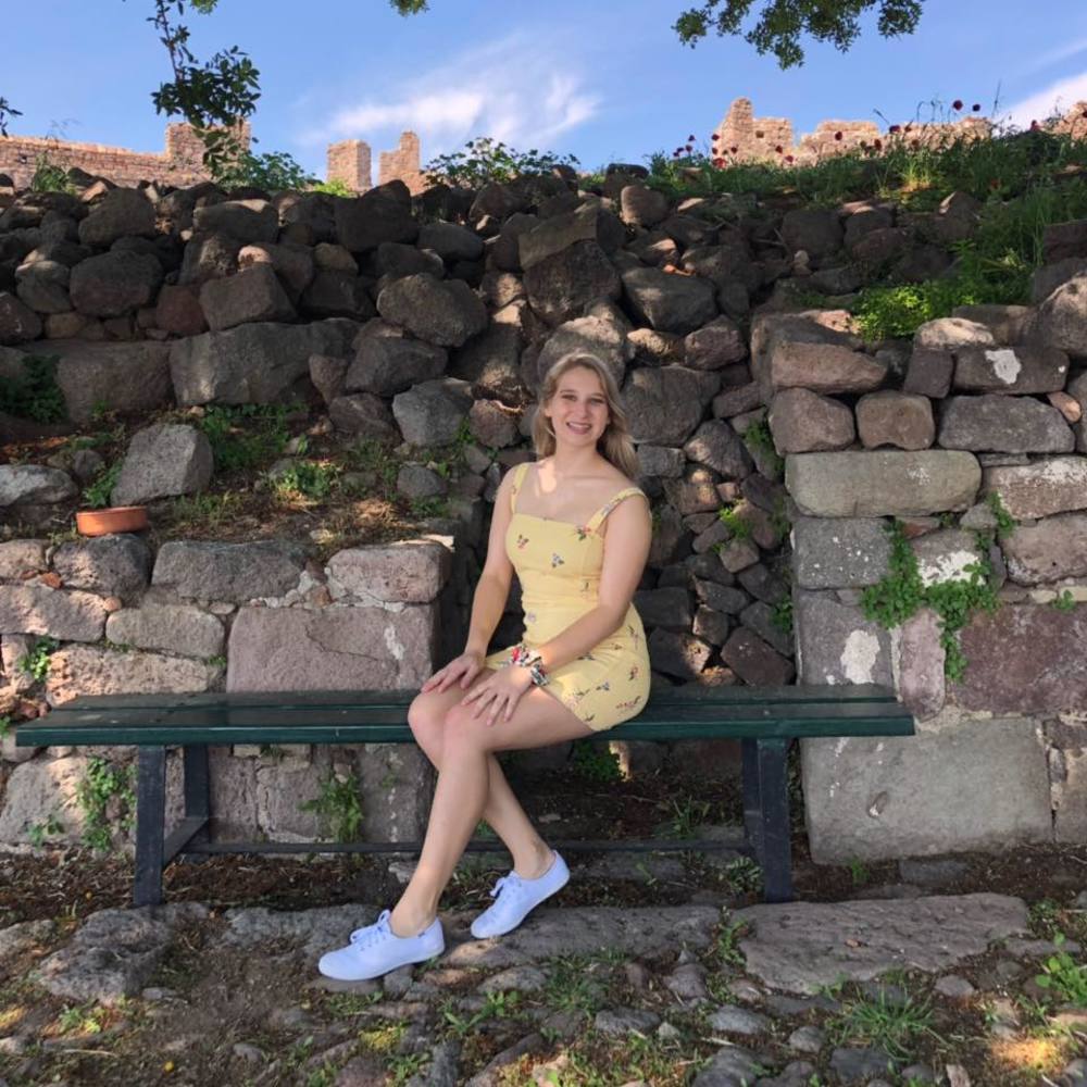 Meet your Posher, Ava